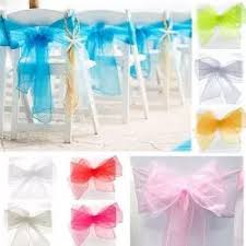 Destinées à recevoir les invités tout au long des repas et de la soirée du mariage, les les housses de chaise se déclinent en fonction des parties de la chaise qu'elles viendront décorer. Housse De Chaise Pour Donner Du Gout A Vos Salles De Reception