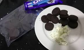 Cuma sejukkan dalam peti ais je. Resepi Oreo Cheesecake Mudah Tanpa Bakar 5 Bahan Je Aneka Resepi Mudah Dan Sedap