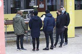 Maybe you would like to learn more about one of these? Legyozte A Halalos Kor Az Aws Fiatal Enekeset Blikk