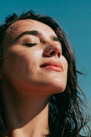 Archibald Prize 2016: portrait of Barry Humphries by Louise Hearman wins  the prize