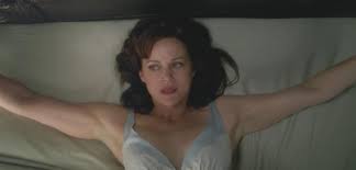 Man lässt der frau den vortritt, denn sie hat fieber. Gerald S Game Carla Gugino Fesselt Euch Im Trailer Zur Stephen King Adaption