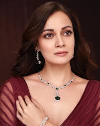 I've always loved jewellery that resonates with me, and @priyaasijewelry  'Elegance, Allure, & YOU' collection does just that. The blend of Indian  traditions with American diamond jewelry is a match made in