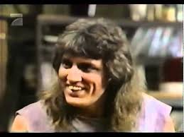 Es bedarf keiner besonderen frisur und auch wenn es. Rock N Roll Daddy Folge 01 1 2 Die Familie Aus Dem Nichts Daddy Cool Youtube