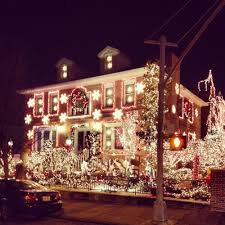 A natale i toni che vanno per la maggiore sono. Natale A New York Dyker Heights Benvenuti A New York