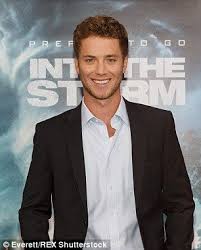 How Peter Pan From The 2003 Film Grew Up Seriously Hot Jeremy Sumpter Jeremy Sumpter Peter Pan Peter Pan