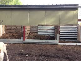 Used Old Pallets To Make Horse Manure Compost Storage Diy Barn Modern Horse Manure Composting Horse Manure Manure Composting