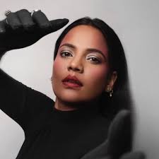 🎥| @priyankabose20 for @ColorosoWeaves 💛 💋: makeupartist_prasenjit89 🪡:  tanideas 📽️: April Yvette Thompson