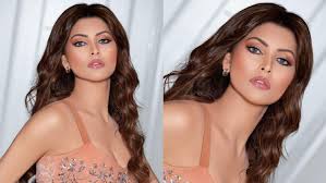 Download urvashi rautela photos, pics and hd wallpapers of bollywood actress urvashi urvashi rautela has gained a huge popularity in the indian film industry with her unique stylish look and. Urvashi Rautela Charges This Whopping Amount For New Year S Appearance Bollywood Bubble