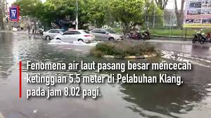 Peredaran bulan yang bertanggungjawab keatas perubahan pasang surut dan kelajuan arus air laut atau sungai. Air Pasang Besar Di Selangor Metrotv