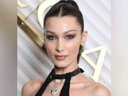 Jun 06, 2021 · bella hadid flashed her underwear (and bra) beneath her tracksuit while taking a solo stroll in new york's west village on saturday. Thpn9ahnj Ekgm
