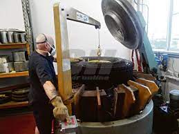 Tayar baru biasanya akan haus dalam tempoh tiga hingga empat tahun dan selepas itu tayar tersebut boleh dicelup semula oleh industri celup tayar sebanyak dua kali. Tyre Retreading Manufacturers Association Of Malaysia Trmam Penggunaan Tayar Celup Selamat