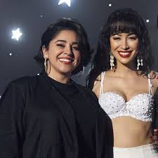 Selena grew up speaking english, but her father taught her to sing in spanish so she could resonate with the latino community. Selena And Suzette Quintanilla S Relationship True Story