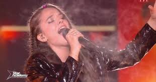 Julie presta rock Star Academy