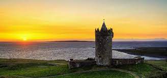 Η ιρλανδία είναι η χώρα των εντυπωσιακών κάστρων, των τριφυλλιών και των μικρών πράσινων leprechauns που κρύβουν το τσουκάλι με το χρυσάφι τους στις άκρες του ουράνιου τόξου. Panemorfes Eikones Apo Paramy8enia Topia Sthn Irlandia Filathlos Gr To Egkyrotero A8lhtiko Blog