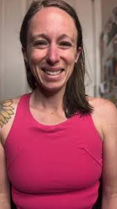 Expectation: A perfectly synchronized family yoga flow….✨ Reality: A wild,  giggle-filled dance party