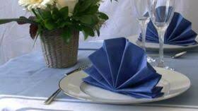 Pliage de serviette de table en forme de lapin, table de paques, décoration pour pâques gastronomie, recettes de cuisine et traditions en europe. Pliage De Serviettes L Eventail Le B A Ba Du Pliage Femme Actuelle Le Mag