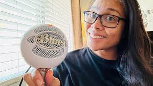 Amazon.com: Blue Snowball iCE USB Microphone for PC, Mac, Gaming,  Recording, Streaming, Podcasting, with Cardioid Condenser Mic Capsule,  Adjustable Desktop Stand and USB Cable, Plug 'n Play