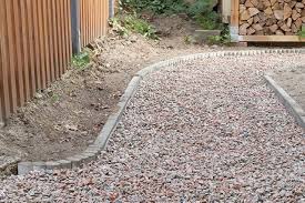 Kieswege Im Garten Anlegen Anleitung Selbermachen De In 2020 Kiesweg Kiesweg Anlegen Garten Anlegen