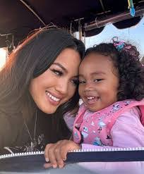 Dana Tran's Instagram, Twitter & Facebook