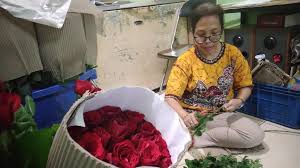 Pasar bunga di rawa belong pada sore hari di bulan puasa terlihat sepi, tidak seperti ramadan sebelum. Sehari Jelang Valentine Bagaimana Penjualan Bunga Di Pasar Rawa Belong