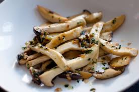Recetas de setas a la plancha con aliño de ajo y perejil y muchas más recetas de cocinar con setas. Receta De Setas De Cardo A La Plancha Unareceta Com