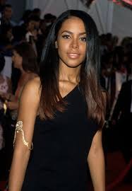 In addition to three successful albums, she starred in romeo must die and was filming queen of the damned at the time of her death. Aaliyah S Tragic Death And Marriage To R Kelly When She Was Just 15 Aktuelle Boulevard Nachrichten Und Fotogalerien Zu Stars Sternchen