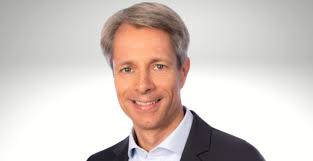 We go on vacation by plane, help ourselves to overcrowded buffets and while we drink water from plastic bottles during the day, the air conditioning has to ensure a good night's sleep at night. Osterreicher Wird Neuer Commercial Director Der Bahlsen Dach Region