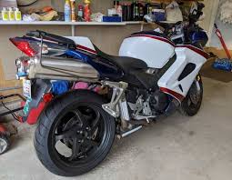 Hi all fellow riders, i am after some advice on getting a new exhaust for my 04 vfr800. 25th Anniversary 2007 Honda Vfr800 Bike Urious