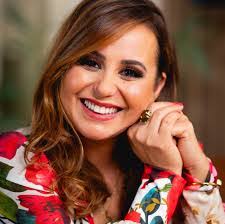 Amanda Burford's Instagram, Twitter & Facebook