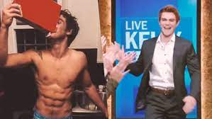 He has a tribal tattoo on his right shoulder. Kiwi Hollywood Star Kj Apa Opens Up About His Samoan Roots On Us Tv Show