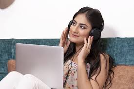 Charming text messages for her: 2021 Sweet Love Messages To Make Her Happy Sweet Love Messages