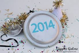 Kid Friendly New Year S Eve Party Ideas Paper Plates Kid Friendly Crafts New Years Eve Party