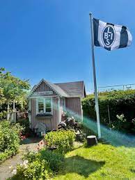 Tillsammans stärker oatly och landskrona bois också traditionen att flagga för landskrona och gör hela staden randig på matchdag. Oi Alla Boisare Hjalp Landskrona Bois Officiella Sida Facebook