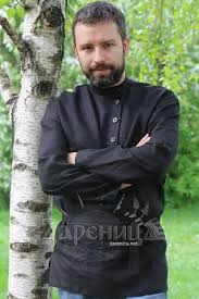 Защищать президента пришлось и его офису, и самому дизайнеру, разработавшему злополучную рубашку. Kosovorotka Ivan Carevich Chyornaya Zarenica