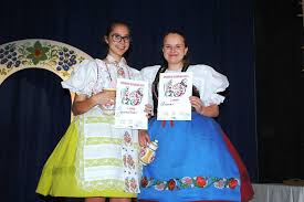 Šum a vzruch při místních slavnostech a festivalech. Slovacko Modry Konik