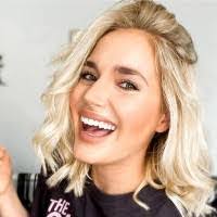 Carrie Grays's Instagram, Twitter & Facebook