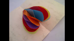Wie man aus papier eine originelle pop up karte mit einem herz basteln kann. Pop Up Weihnachtskarten Selbst Gestalten Und Dekorieren