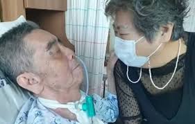 아버지는 여러 곳에서 군복무를 하였고 이외수는 아버지를 따라 자주 학교를 전학다녔는데 고향인 경상남도 함양군 상내백초등학교, 대구삼덕초등학교, 강원도 화천군 신풍초등학교, 강원도 양구군 양구초등학교, 강원도 인제군 기린초등학교 등을 거쳤다. Glg Dgm70dguxm