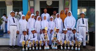 Akar pangkat 2 atau akar kuadrat biasanya dilakukan dengan beberapa percobaan. Pangkat 2 Belajar Matematika