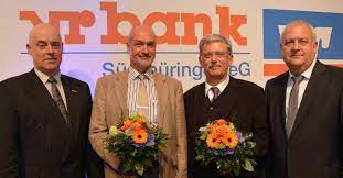 Vertreter beider banken stimmten klar für die verschmelzung. Vr Bank Sudthuringen Und Raiffeisenbank Schleusingen Fusionieren Hildburghauser Werbering E V