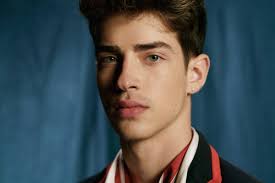 Uno de los empresarios más poderosos de europa dispuesto a reconducir el colegio, que ha estado, según él, desbocado los últimos años. Elite Como Son Los Nuevos Alumnos De La Temporada 4 Segun Sus Actores Fuera De Series