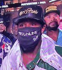 Petinju dunia tersebut terlihat mengenakan topi custom onlyfans menuju pertandingan lawan logan paul. Floyd Mayweather Starts An Onlyfans After They Sponsored Him For Logan Paul Blacksportsonline