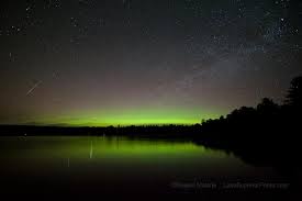 Meteors With Mi Auroras Northern Lights Meteor Shower Nature Scenes