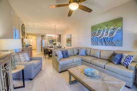 Beach Retreat 308 2 Bedroom Vacation Condos On The Beach In Destin Pets Ok Destin Fl Rentals 2 Bedroom Suites Bedroom Suite Beach Apartment