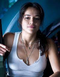 Brazilian actress alice braga who is best known for her role as angelica in the crime film the city of god for which she was nominated for best supporting actress nomination. Who Portrayed The Hotter Warrior Pics Inside Alice Braga Michelle Rodriguez Off Topic Comic Vine