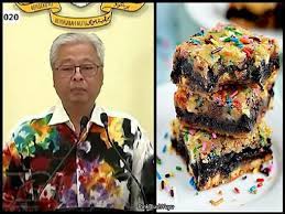 A friend told me at first that many items previously, they even poked fun at my batik outfit, saying it looked like cake and various delicacies (kueh), ismail sabri added in the caption. Malaysians Turned Ismail Sabri S Batik Shirts Into Kuih Memes It S Hilarious