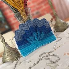 Makrome Cake Ipimiz Ile Orulmus Harika Bir Istiridye Canta Tasarimi Canta Tasarimi Canta Urunler