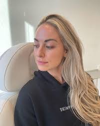 Lauren Frank's Instagram, Twitter & Facebook