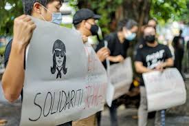 It is located along jalan dang wangi , next to campbell also located within the complex is a surau for use by the police personnel and their families. Solidarity Gathering For Arrested Designer Fahmi Reza Outside Dang Wangi Police Station Video Malaysia Malay Mail