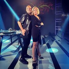 Δημοσίευσε φωτογραφία με μπικίνι χωρίς. Katerina Karabatoy Official Fanpage